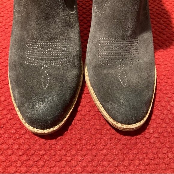 DOLCE VITA Sz 9 Western Grey Suede Stretch Shaft Stacked Heel Booties - Picture 2 of 8